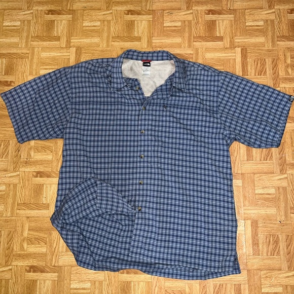 Large The North Face short sleeve button up - Picture 1 of 3